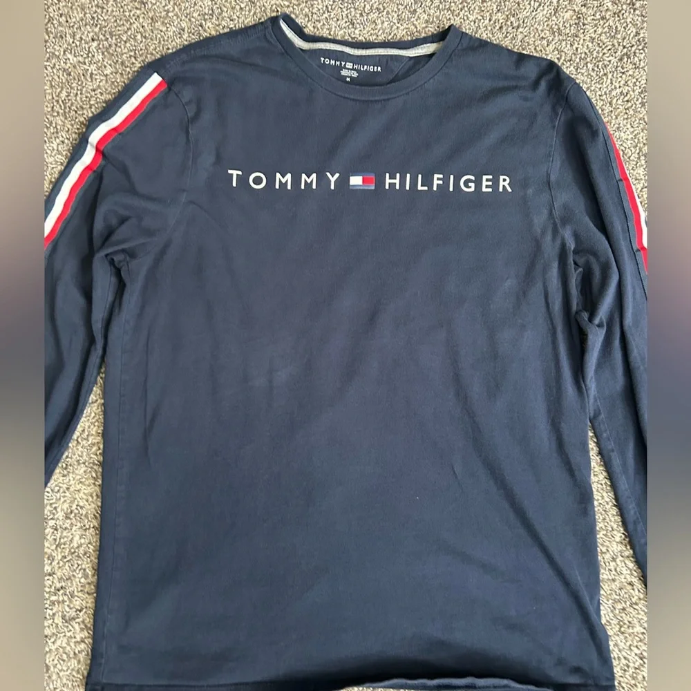 Tommy Hilfiger Men’s Long Sleeve T-Shirt Size Medium - Picture 2 of 7